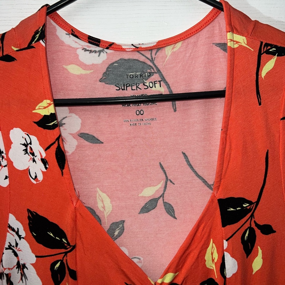 Torrid Super Soft Knits Sweetheart Fit & Flare Dress in Coral Floral Sz 00 (10) - Picture 4 of 6